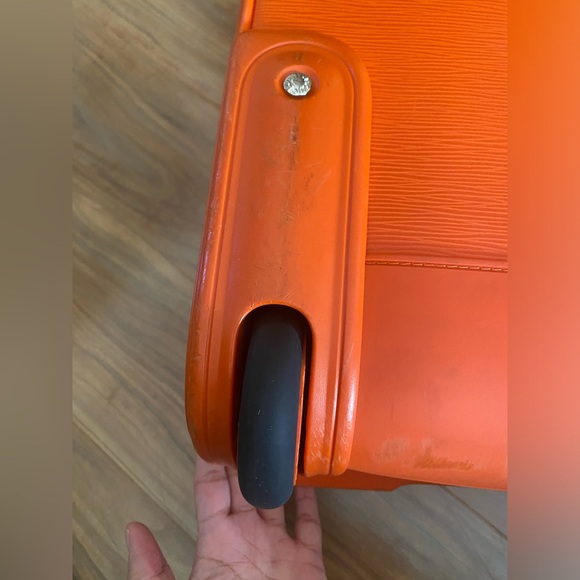 Louis vuitton Pegase 45 in Epi Orange with Raincoat Cover - Picture 11 of 16